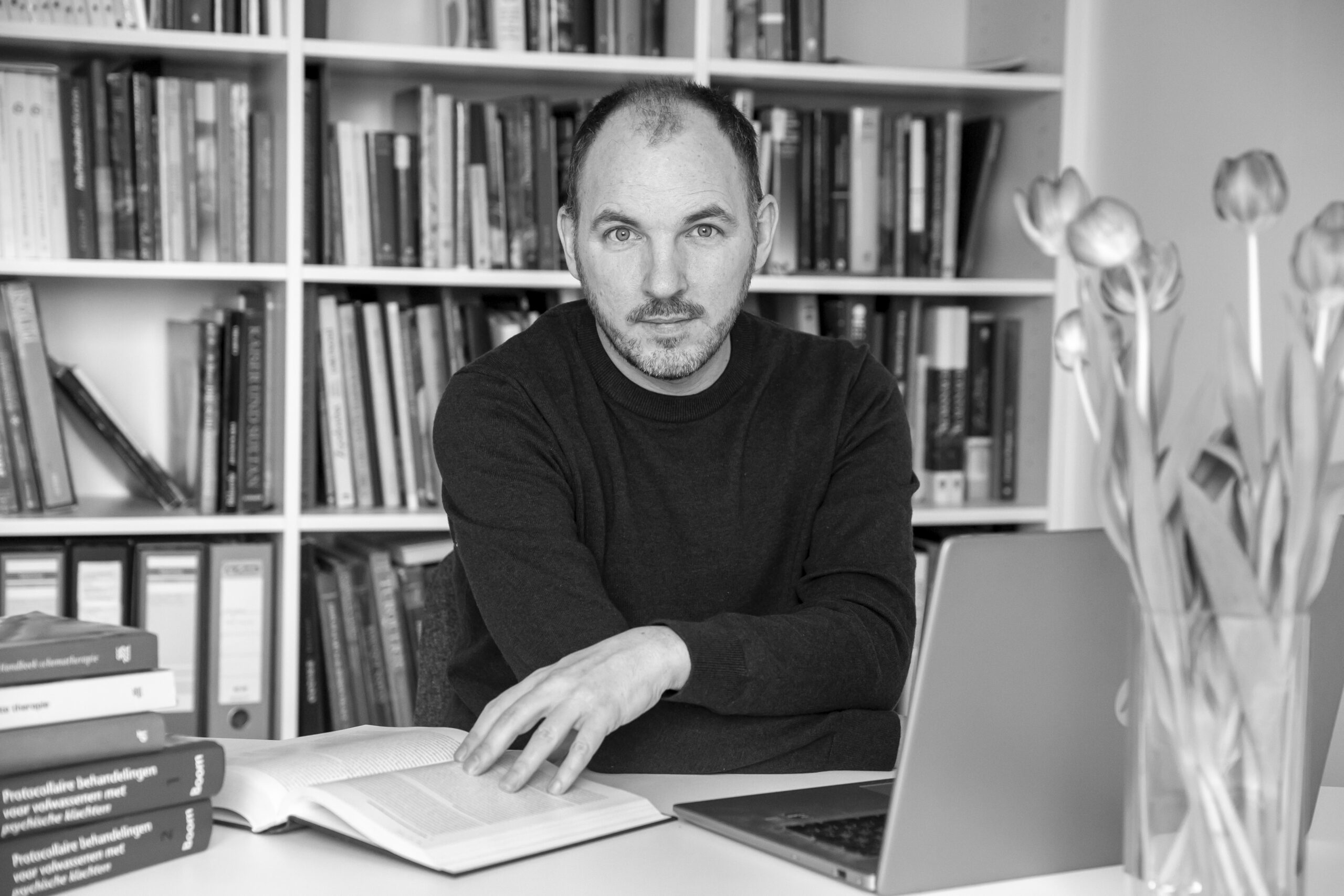 Niels Barends psychologist specialized in anxiety disorders and OCD treatment